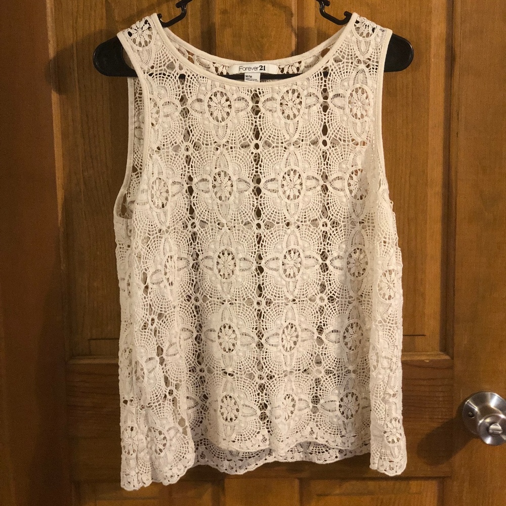 ONLY 7 DAYS UNTIL I DONATE-MAKE OFFER! Lace tank